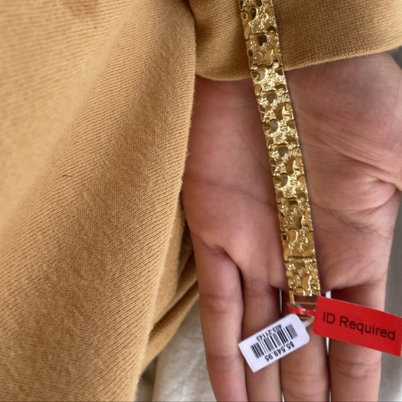 A brand new gold bracelet keeps falling off my wrist ! - Picture 6 of 6